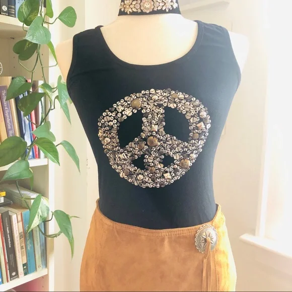 Peace Sign Embellished Tank Top - Picture 6 of 7